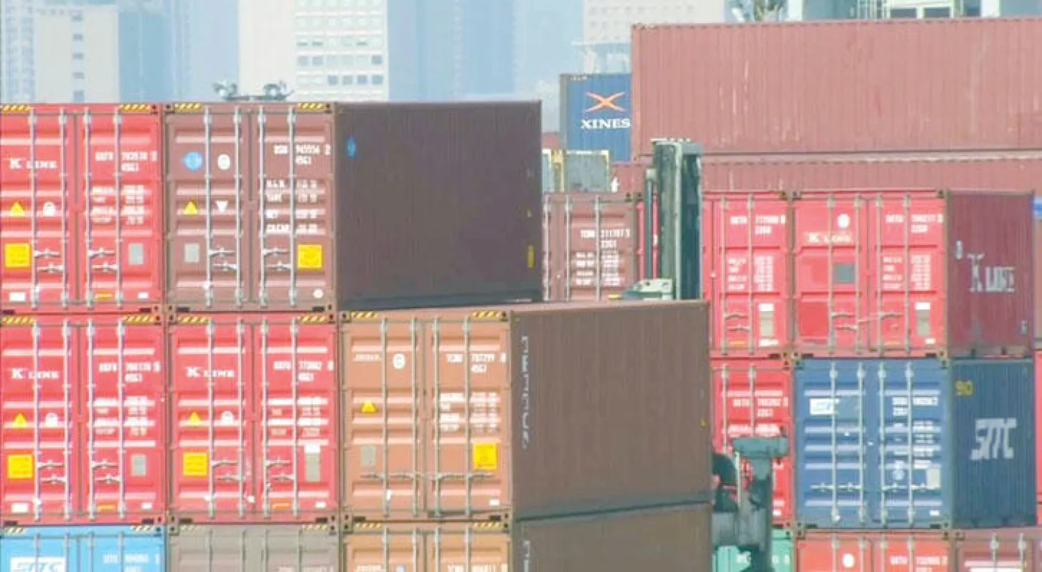 أحد موانىء التصدير بتركيا (رويترز)