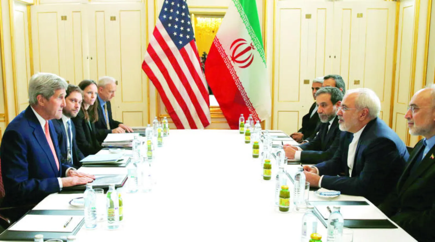 وزير الخارجية الأميركي جون كيري خلال لقائه نظيره الإيراني جواد ظريف في فيينا في يناير الماضي (أ.ف.ب)