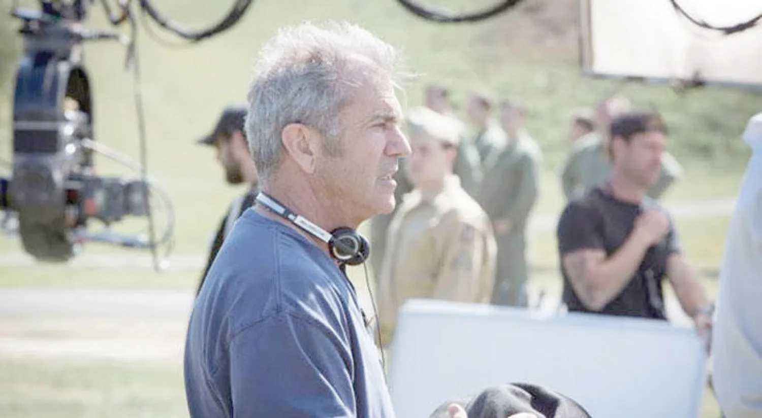 مل غيبسون خلال تصوير «هاكسو ريدج».