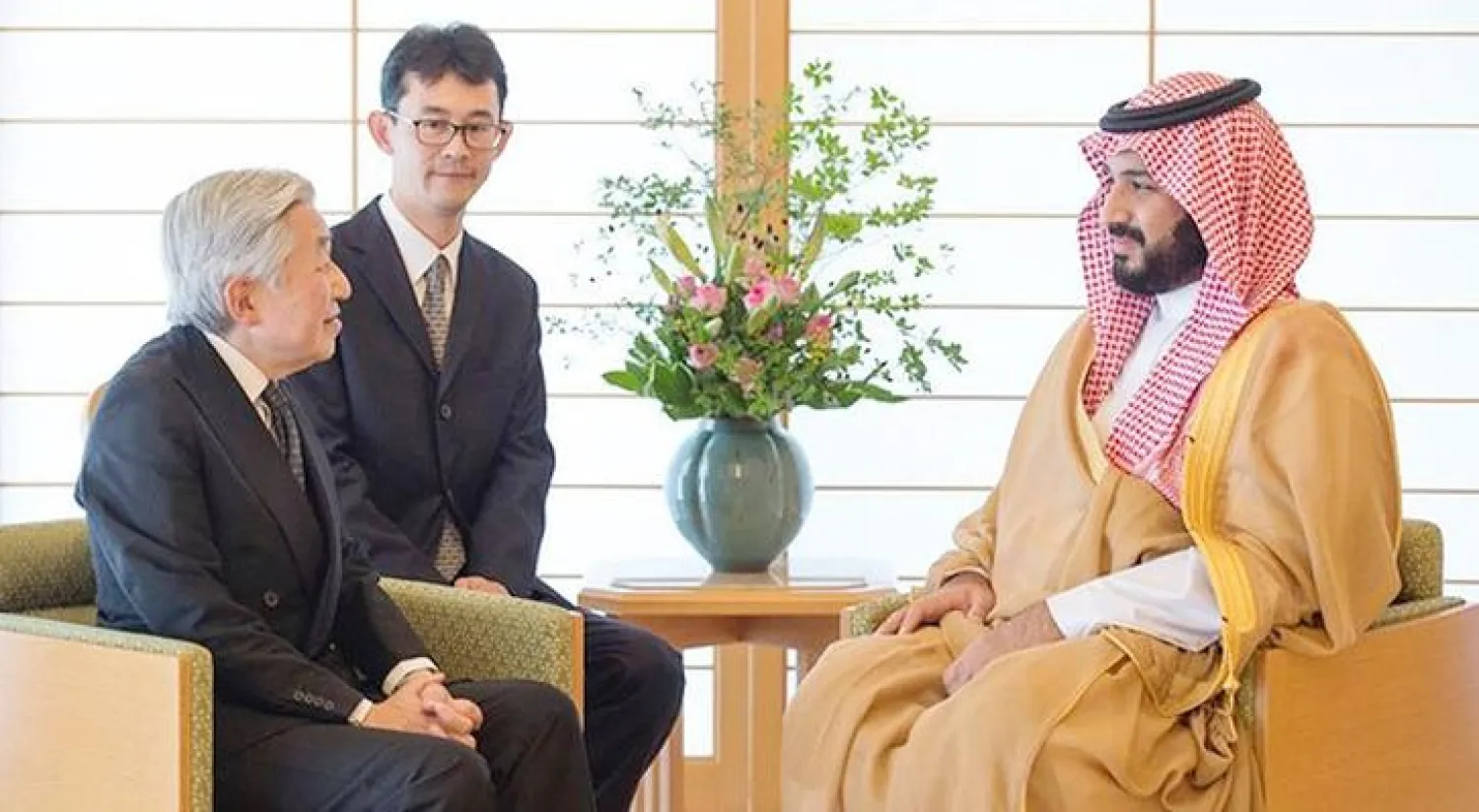إمبراطور اليابان يستقبل في قصره بطوكيو ولي ولي العهد السعودي