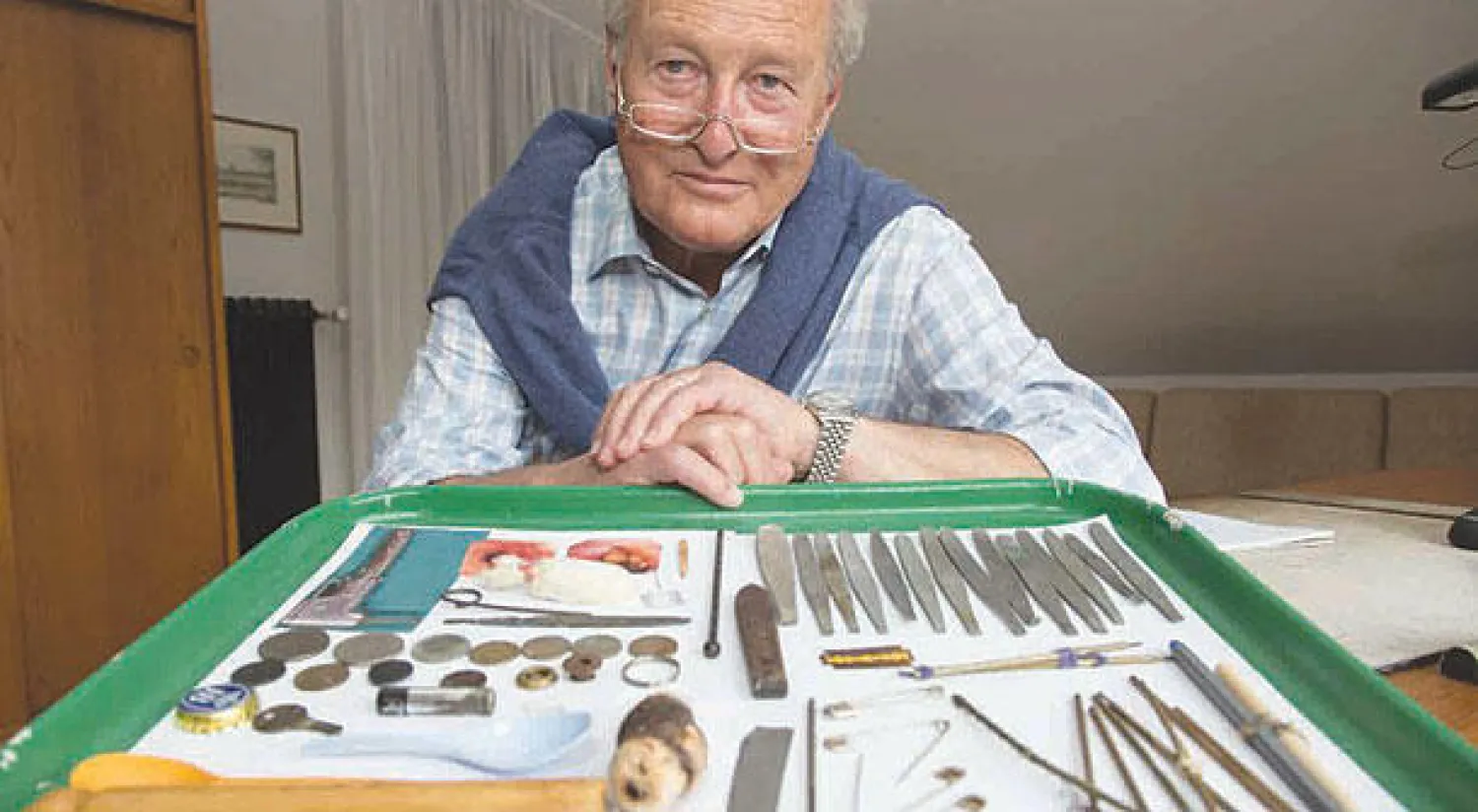 تضم «المجموعة الفنية» للدكتور ميدرر كثيرا من الملاعق المعدنية والبلاستيكية (د.ب.أ)