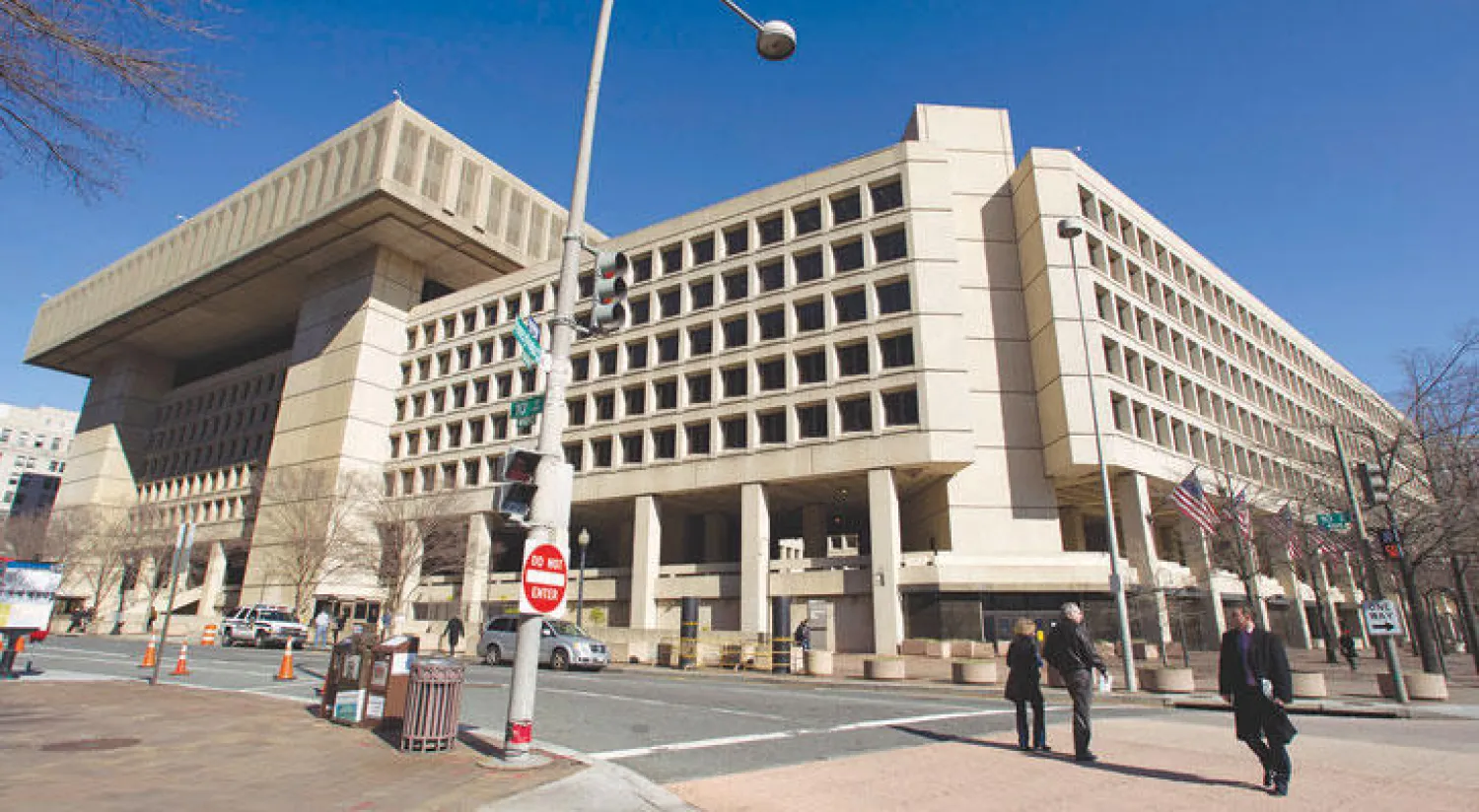 «إف بي آي» طالب المسؤولين بتوخي الحذر وزيادة الإجراءات لإفشال الهاكرز الروس (أ.ب)