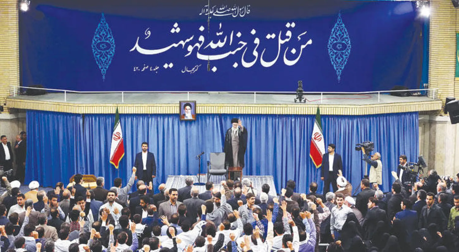 المرشد الأعلى الإيراني علي خامنئي خلال اجتماع عقد في طهران (أ.ف.ب)