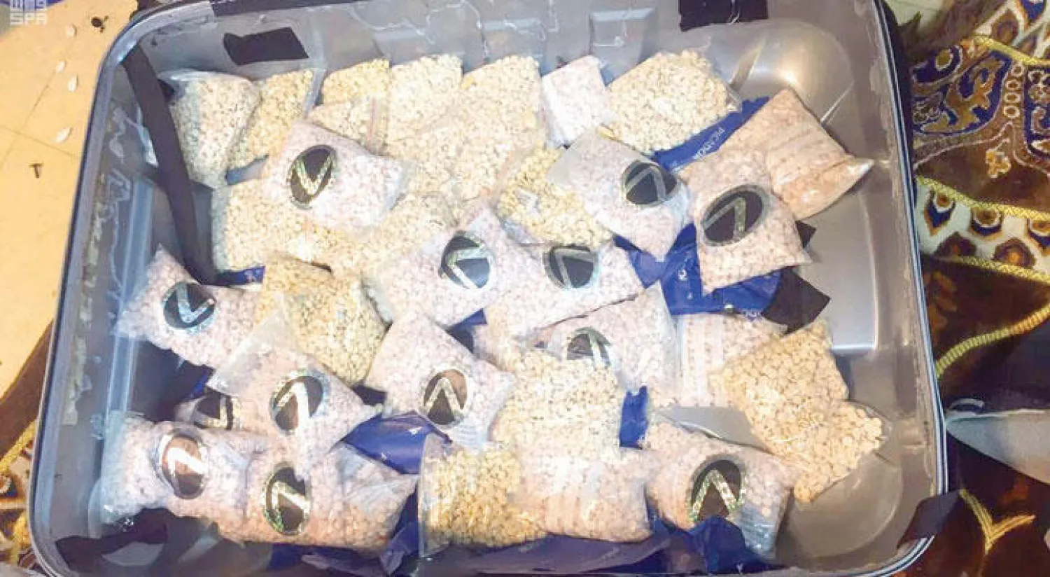 جمرك مطار الملك عبد العزيز الدولي يُحبط محاولتي تهريب أكثر من 89 ألف حبة «كبتاجو»