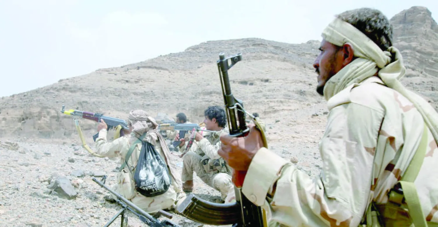 عناصر الجيش اليمني لدى تحرير مواقع في مأرب (أ.ف.ب)