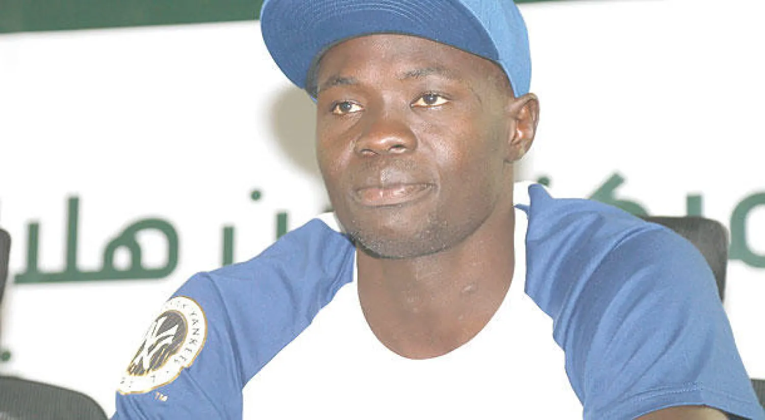 بوبا خلال المؤتمر الصحافي بعد توقيعه للاتفاق (تصوير: عيسى الدبيسي)