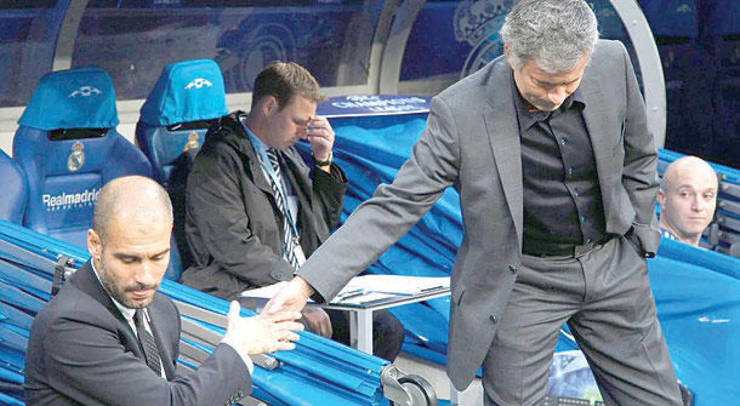 يتجدد الصراع  بين المدربين اللذين تحولت صداقتهما إلى عداوة في كثير من الأحيان.. لكن هذه المرة على الملاعب الإنجليزية («الشرق الأوسط»)