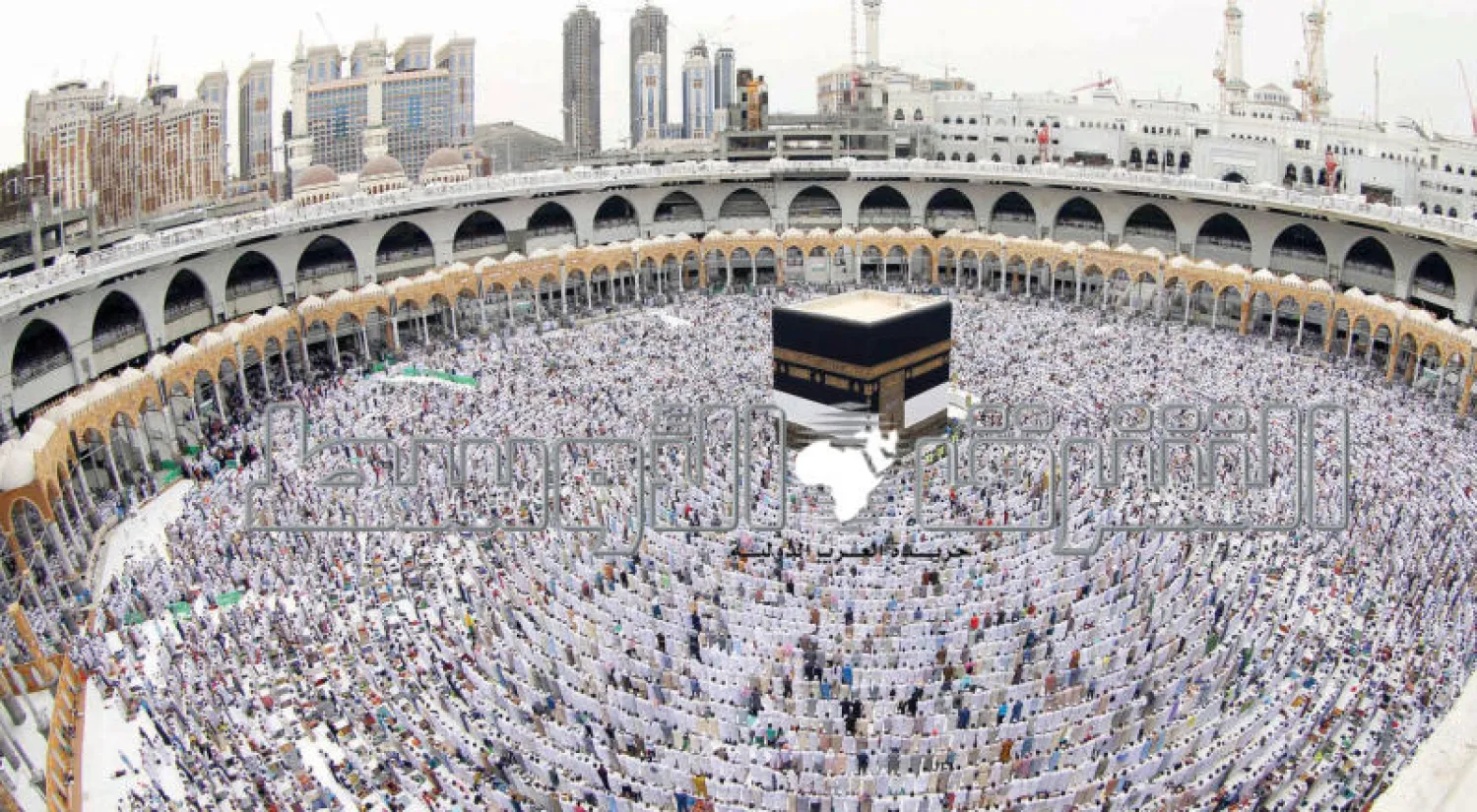 جانب من أداء صلاة الجمعة في المسجد الحرام بمكة المكرمة أمس (تصوير: أحمد حشاد)