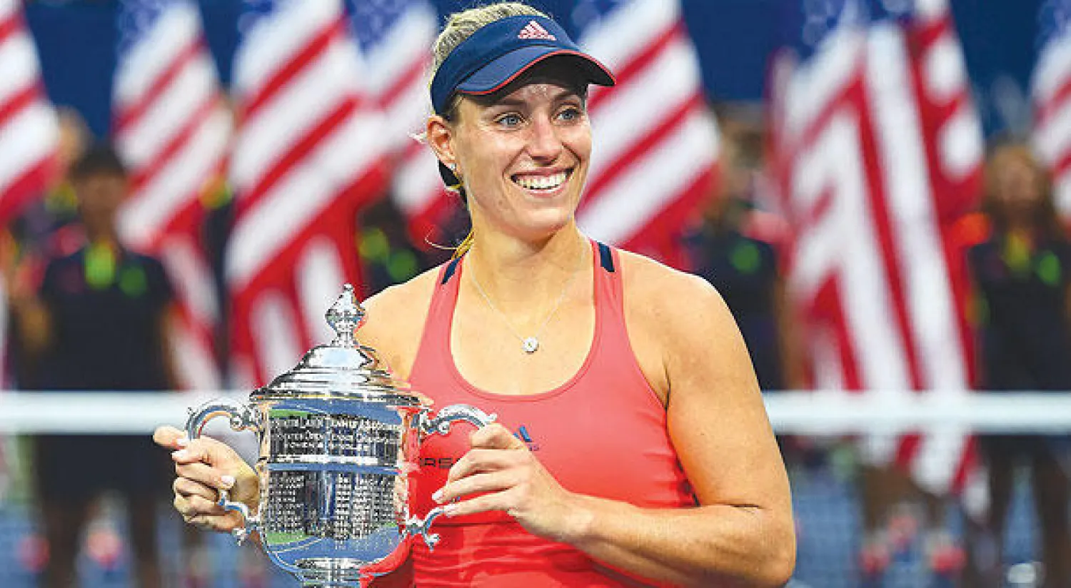 كيربر تحتفل بكأس فلاشينغ ميدوز (أ.ف.ب)