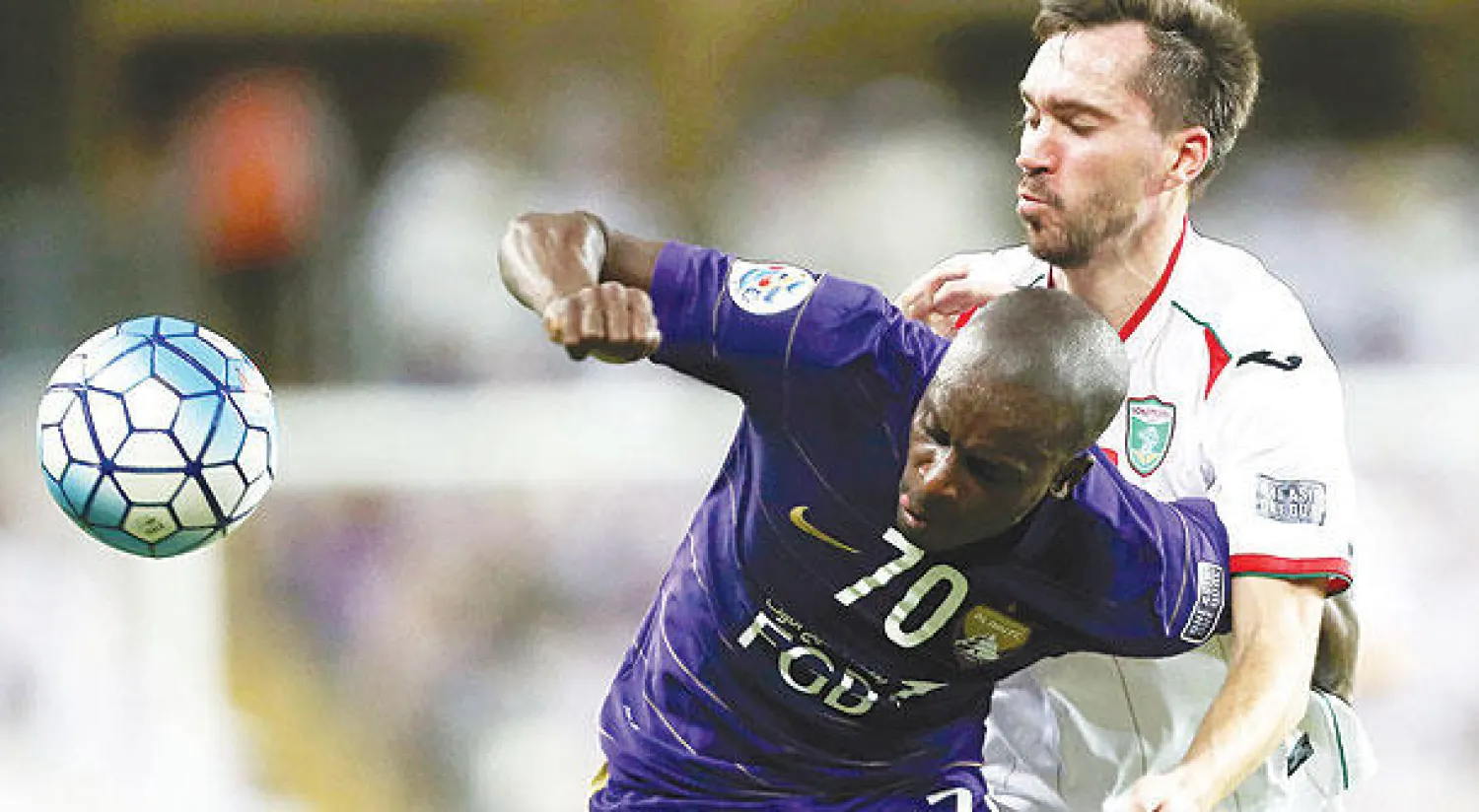 جانب من مواجهة الذهاب بين العين ولوكوموتيف في الإمارات (أ.ف.ب)