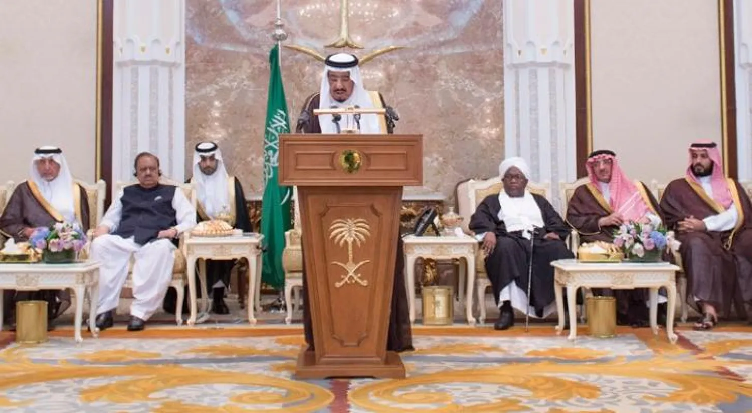 خادم الحرمين: السعودية ترفض رفضا قاطعا تحقيق أي أغراض سياسية في الحج