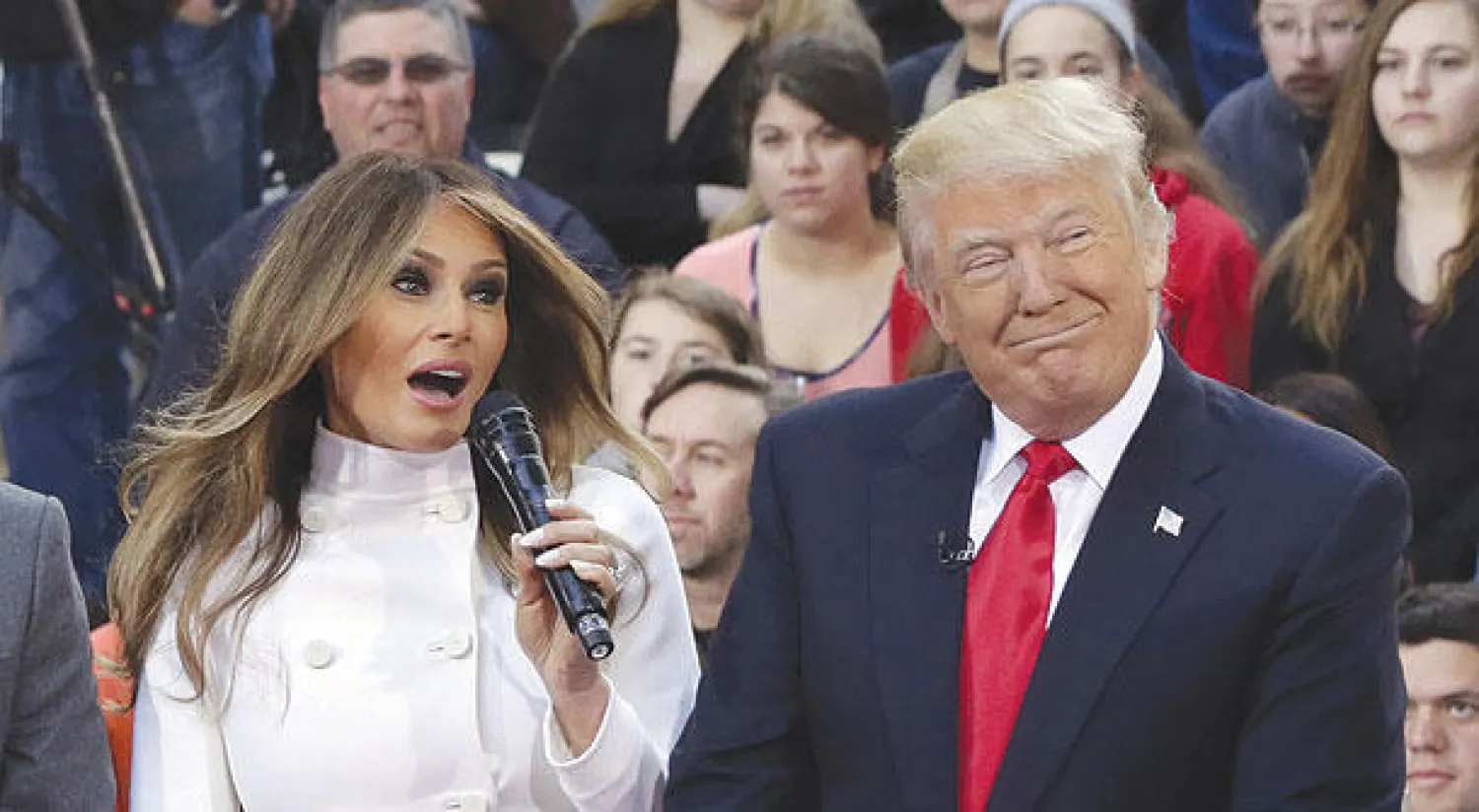 ميلانيا ترامب ظهرت مع زوجها دونالد في أحد البرامج التلفزيونية (أ.ب)