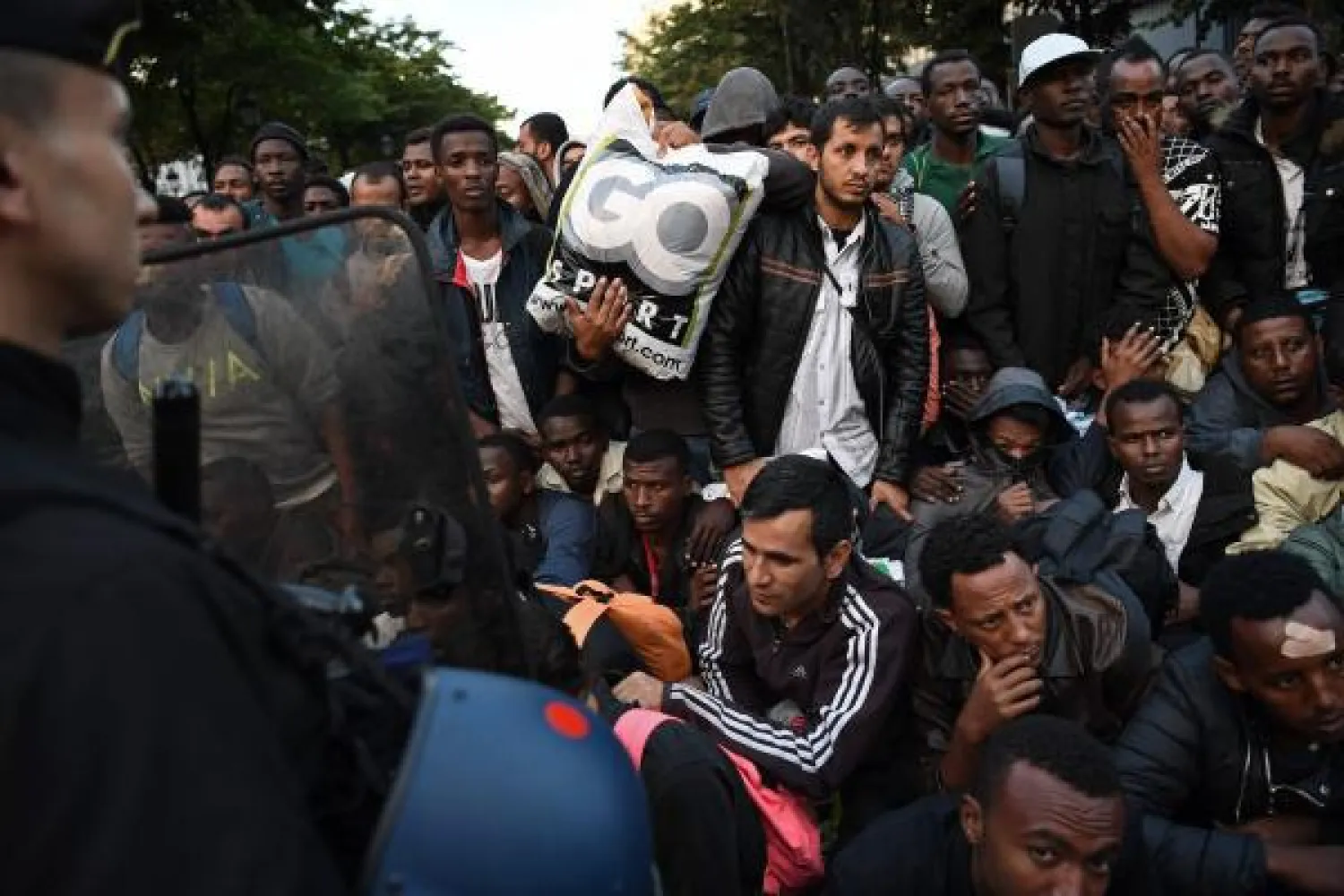 إخلاء مخيم يضم 1500 مهاجر في شمال باريس