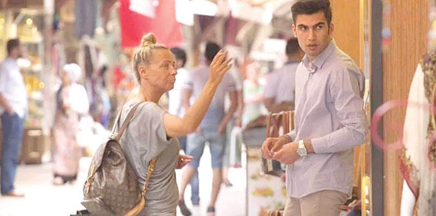 السياحة الروسية عادت بقوة إلى تركيا بعد قطيعة منذ نهاية العام الماضي (رويترز)