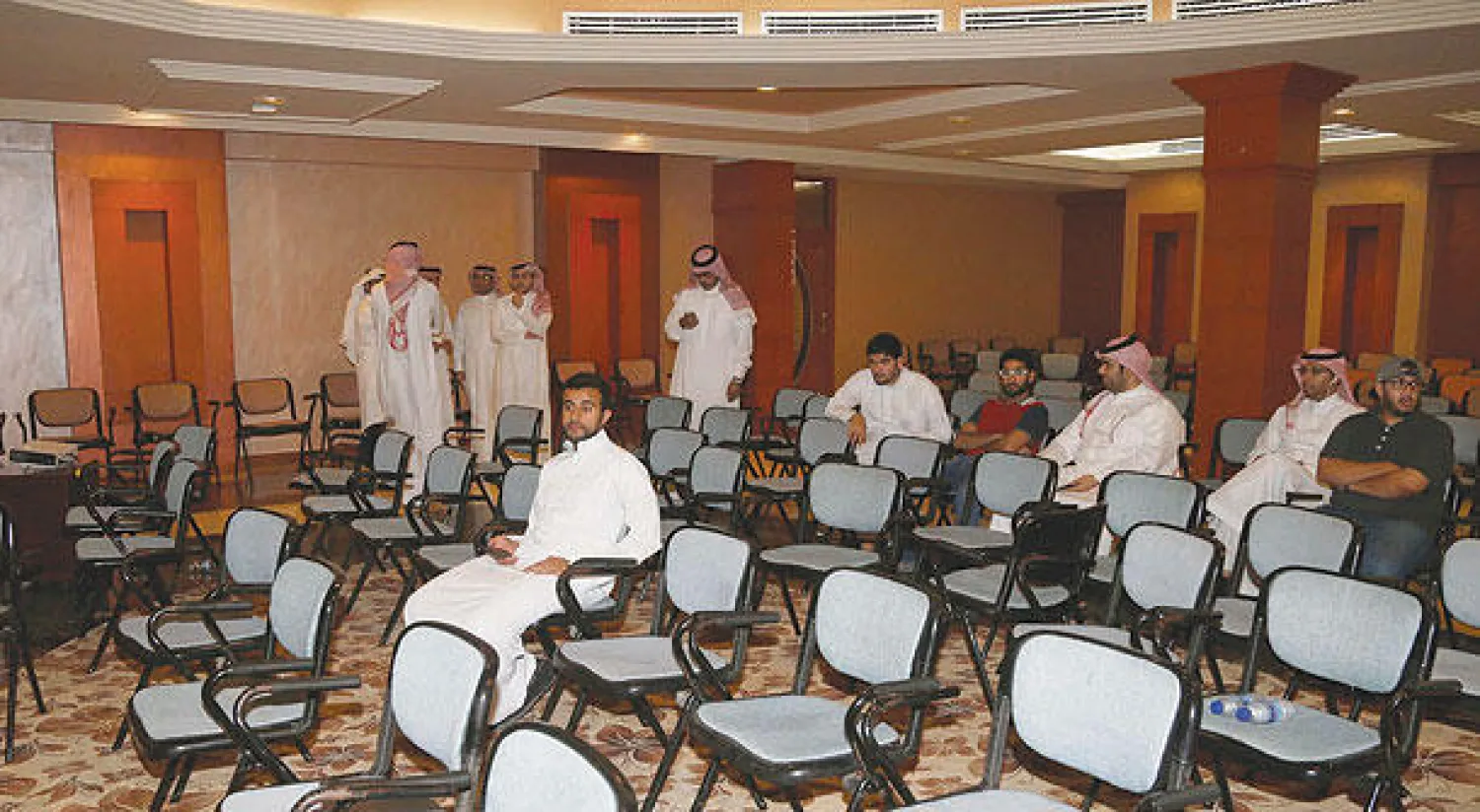 الحضور غير المكتمل للجمعية العمومية حال دون إقامتها (تصوير: عيسى الدبيسي)