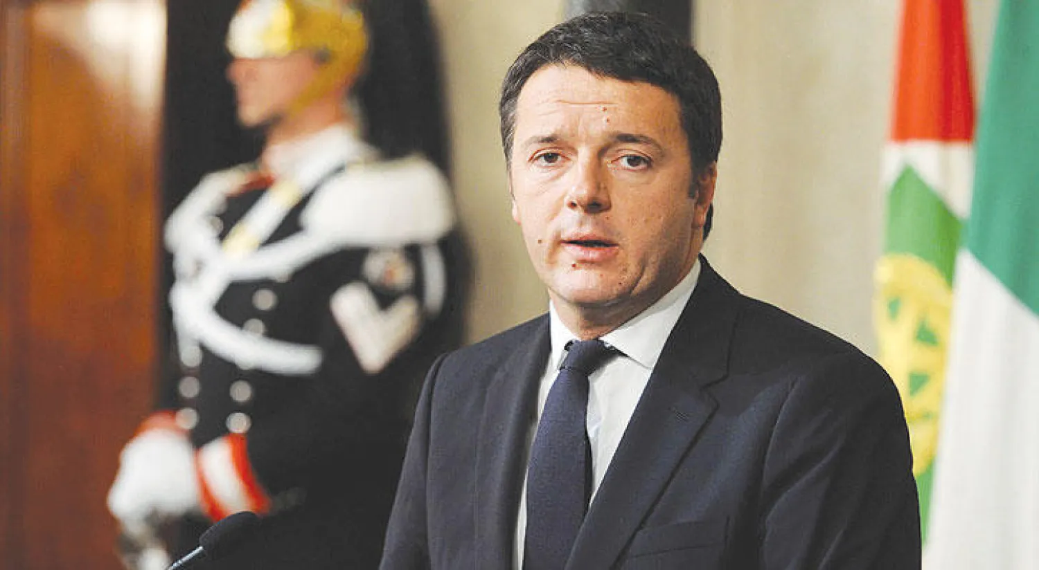 رينزي يقترح وضع سفينة مهاجرين قبالة مقر «الأوروبي»