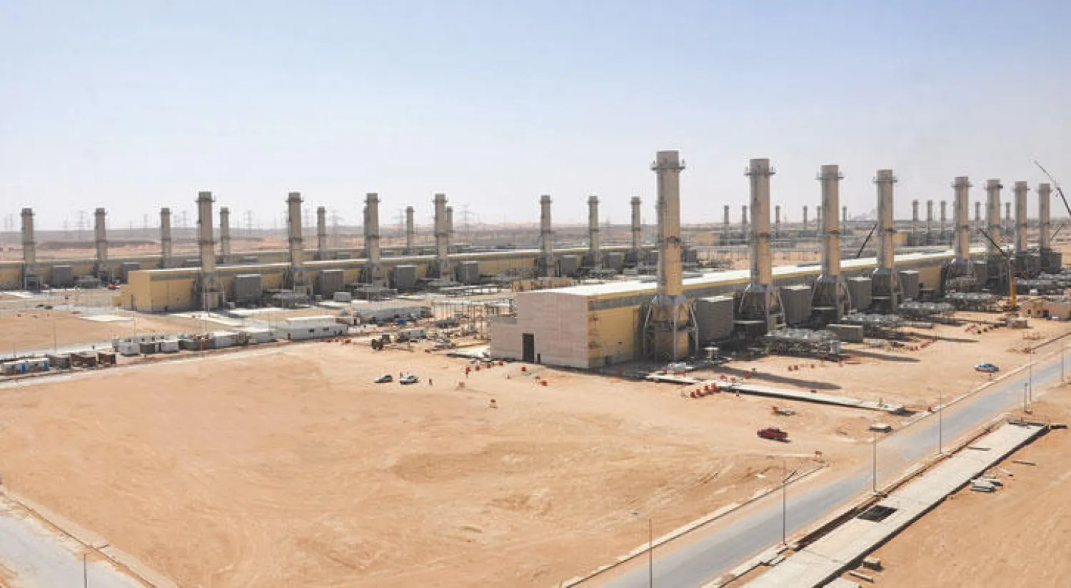 وقعت الشركة السعودية للكهرباء أمس اتفاقية تمويل مشتركة بقيمة 1.33 مليار دولار مع عدد من البنوك المحلية في البلاد («الشرق الأوسط»)