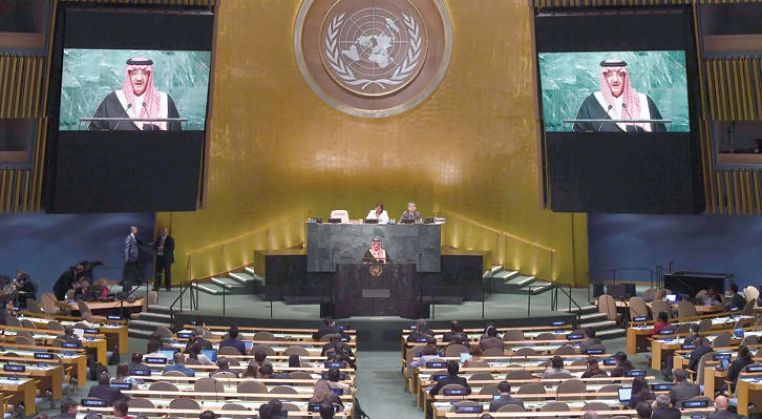 الأمير محمد بن نايف يلقي كلمة المملكة العربية السعودية أمام الجمعية العامة للأمم المتحدة في نيويورك أمس (أ.ف.ب)