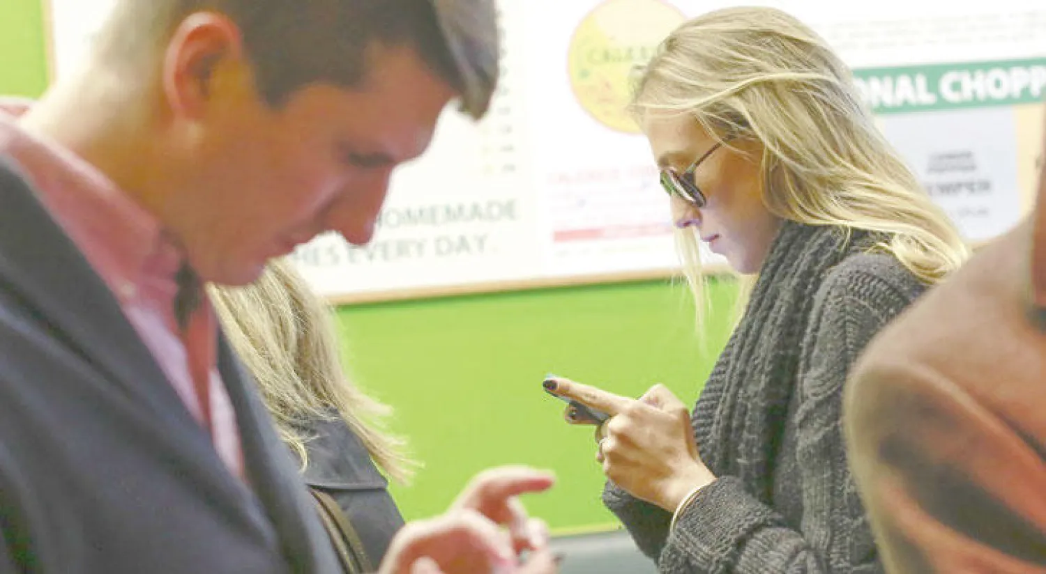 البرلمان والمجلس الأوروبي وافقا على مقترح إنهاء رسوم الجوال للمسافرين داخل الاتحاد الأوروبي