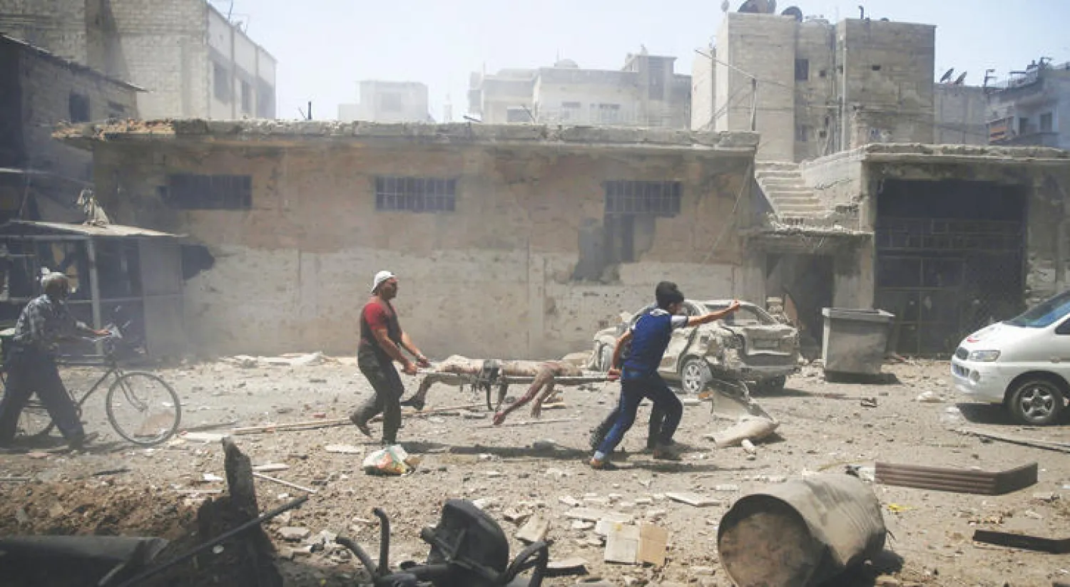 أجواء الحرب في دوما.. فيما الحرب الأهلية السورية تأخذ أبعادًا تراجيدية (رويترز)