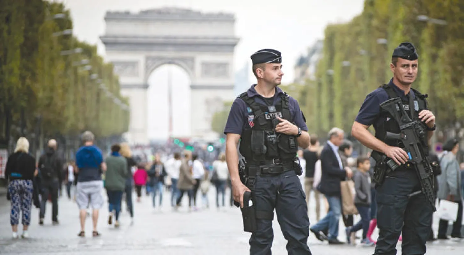 إجراءات أمنية في العاصمة باريس عقب هجمات نوفمبر الماضي (أ.ف.ب)