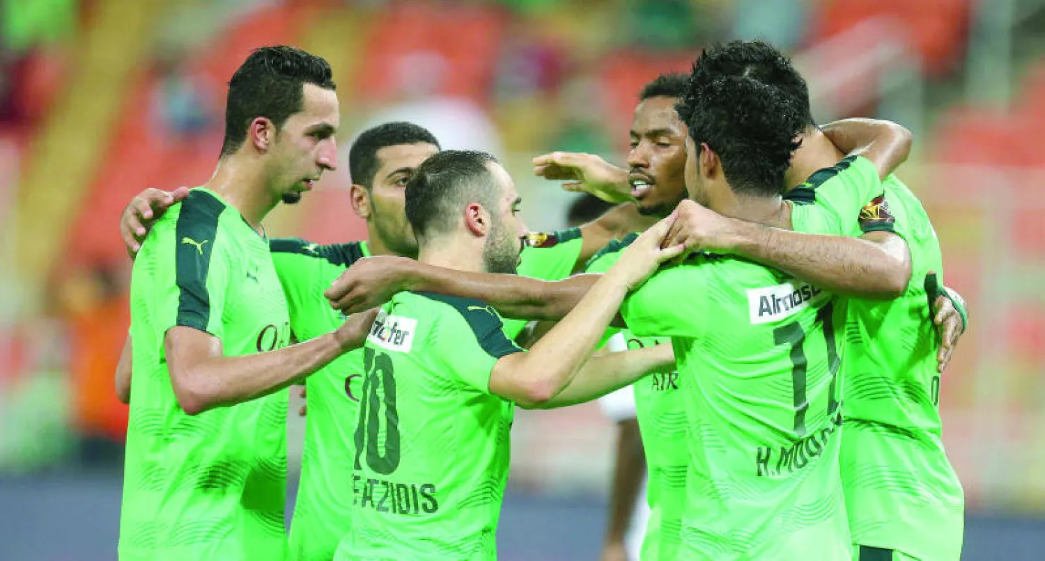 لاعبو الأهلي يحتفلون بأحد أهدافهم في الفيصلي