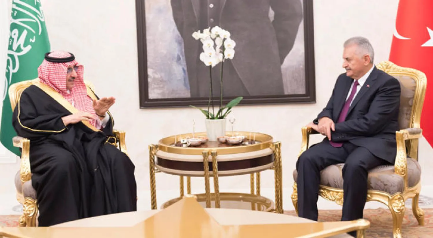 ولي العهد السعودي يلتقي رئيس الوزراء التركي في أنقرة