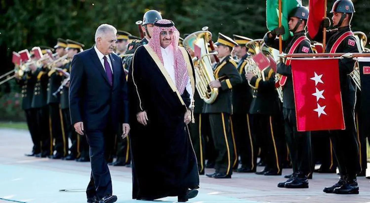 ولي العهد السعودي يلتقي رئيس الوزراء التركي في أنقرة