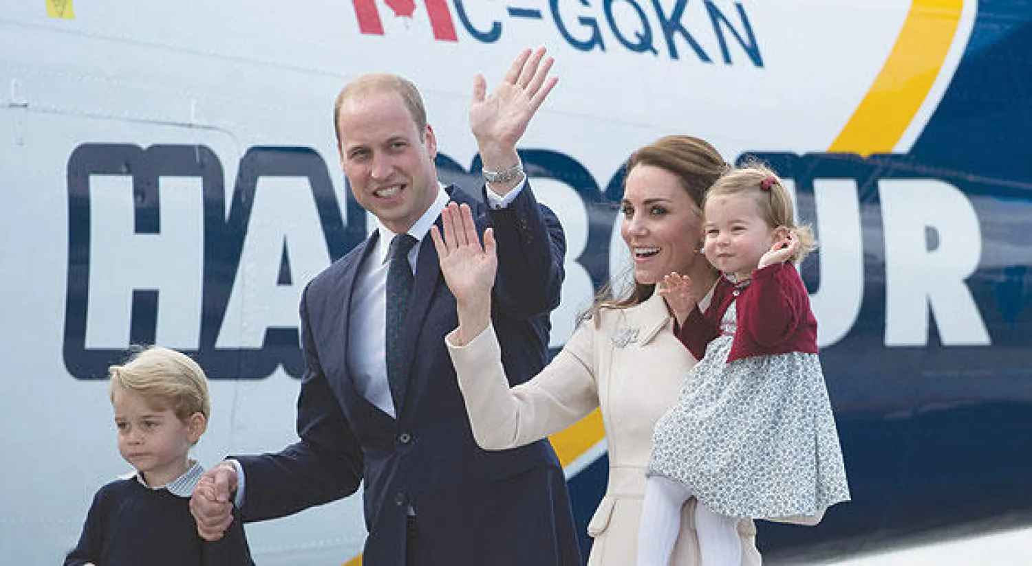 الأمير ويليام وزوجته كيت وطفلاهما جورج وتشارلوت (أ.ف.ب)
