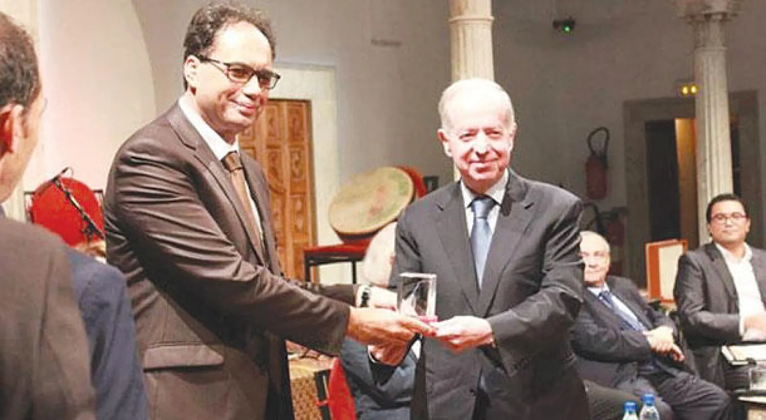 وزير الثقافة التونسي يكرم السوري سعد الله آغا القلعة