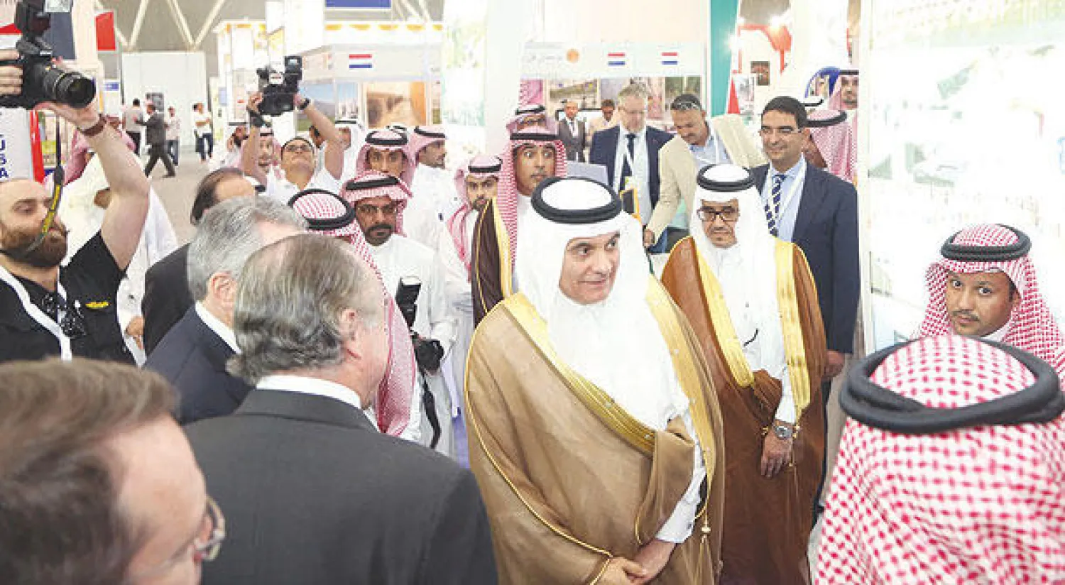 المهندس عبد الرحمن الفضلي وزير البيئة والمياه والزراعة لدى افتتاحه المعرض الزراعي السعودي أمس بالرياض (تصوير: إقبال حسين)
