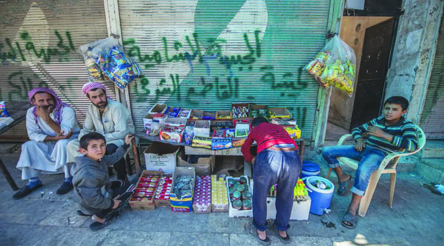 سكان مدينة جرابلس المحاذية للحدود التركية، يعودون لحياتهم الطبيعية بعد طرد «داعش» منها من قبل الجيش الحر ودعم الجيش التركي (غيتي)