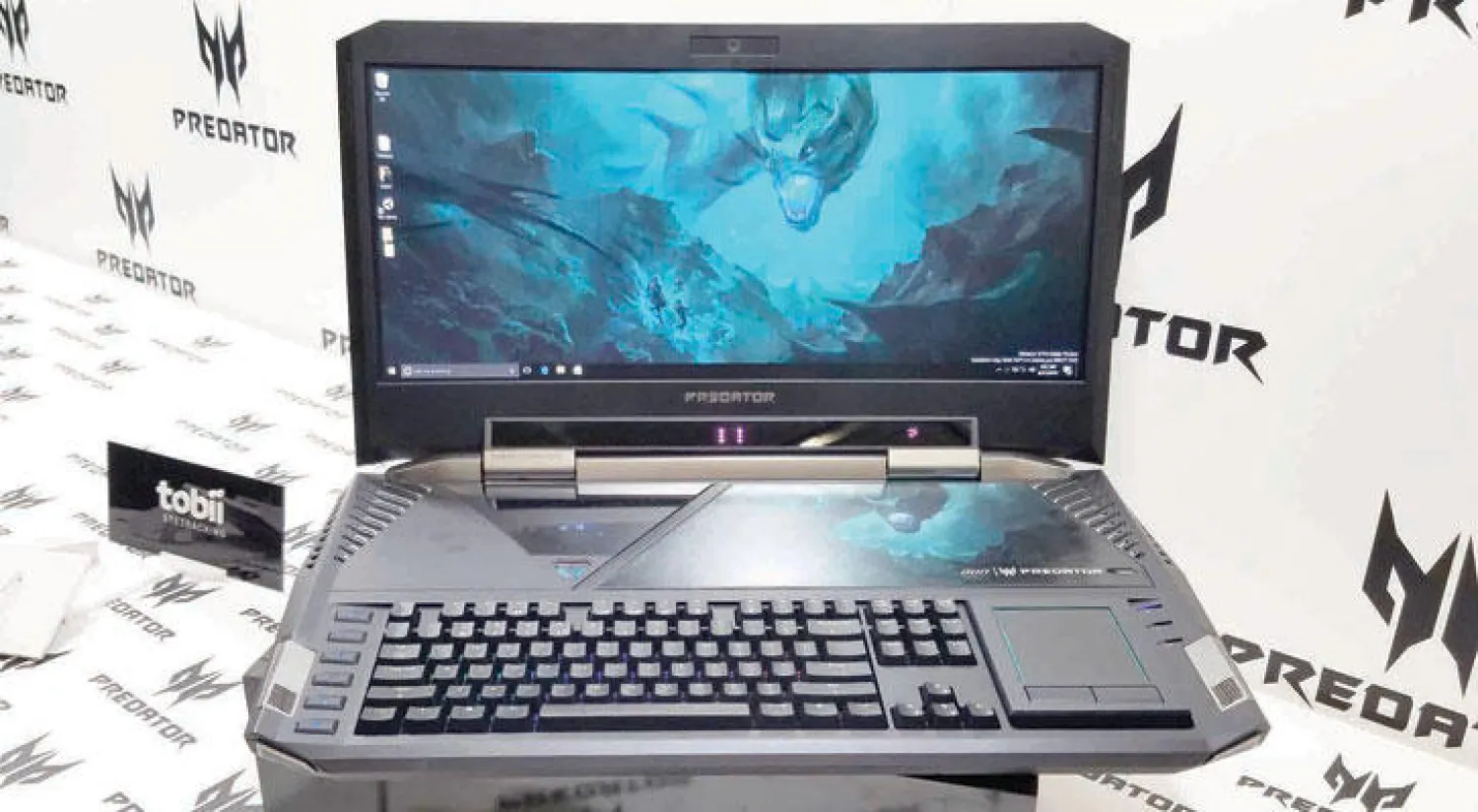 كومبيوتر «بريديتور 21 إكس» بشاشة منحنية