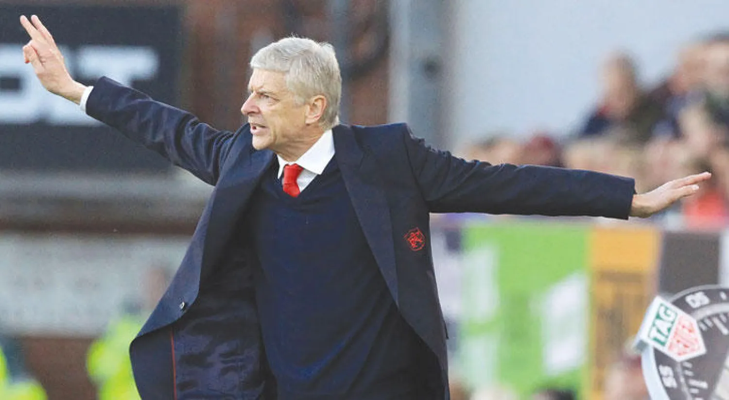 فينغر احتفل بمرور 20 عامًا مع آرسنال بأفضل وجه (أ.ف.ب)