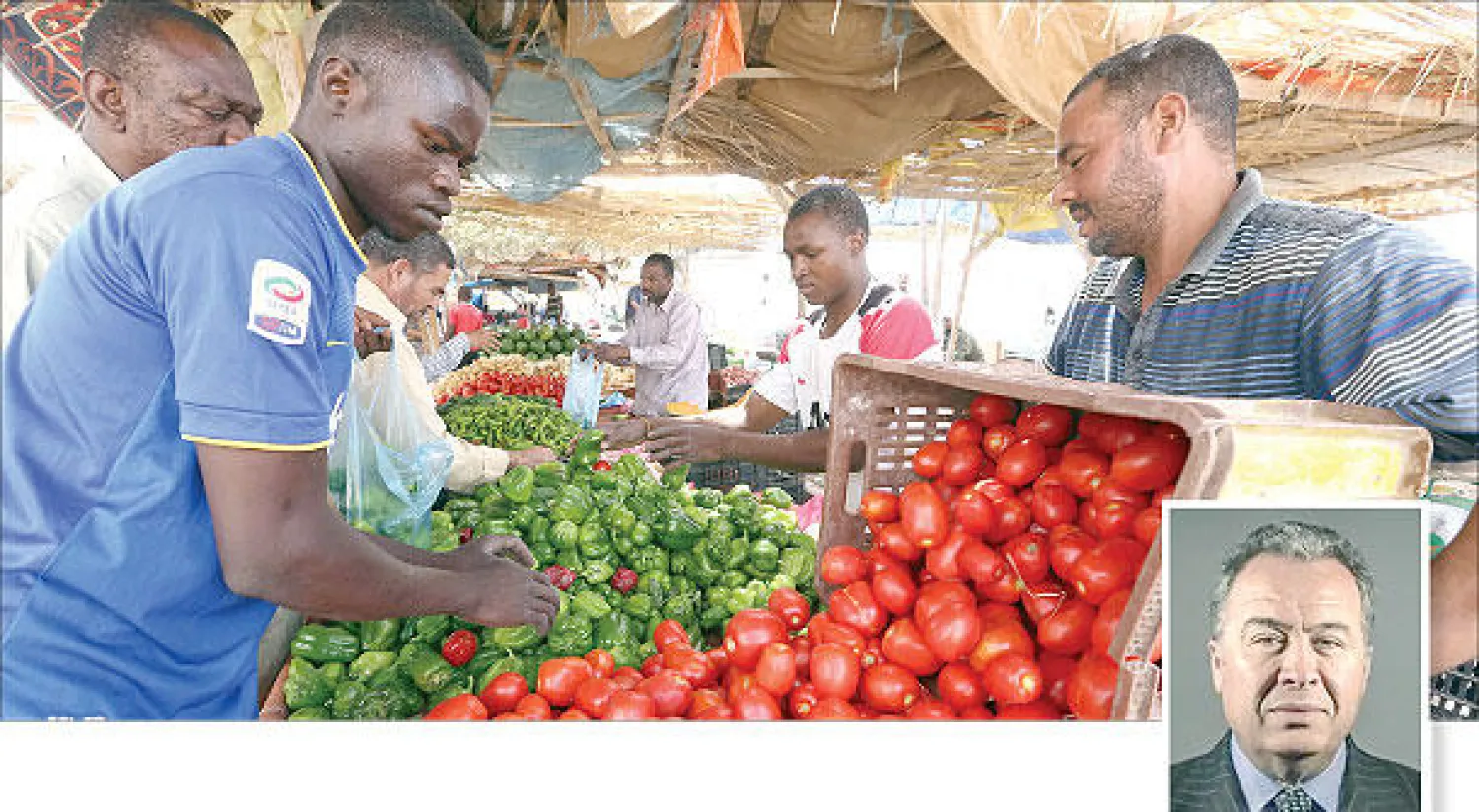 إحدى أسواق الخضار في وسط العاصمة الليبية (أ.ف.ب) .. وفي الإطار عبد المجيد بريش رئيس المؤسسة الليبية للاستثمار في طرابلس («الشرق الأوسط»)