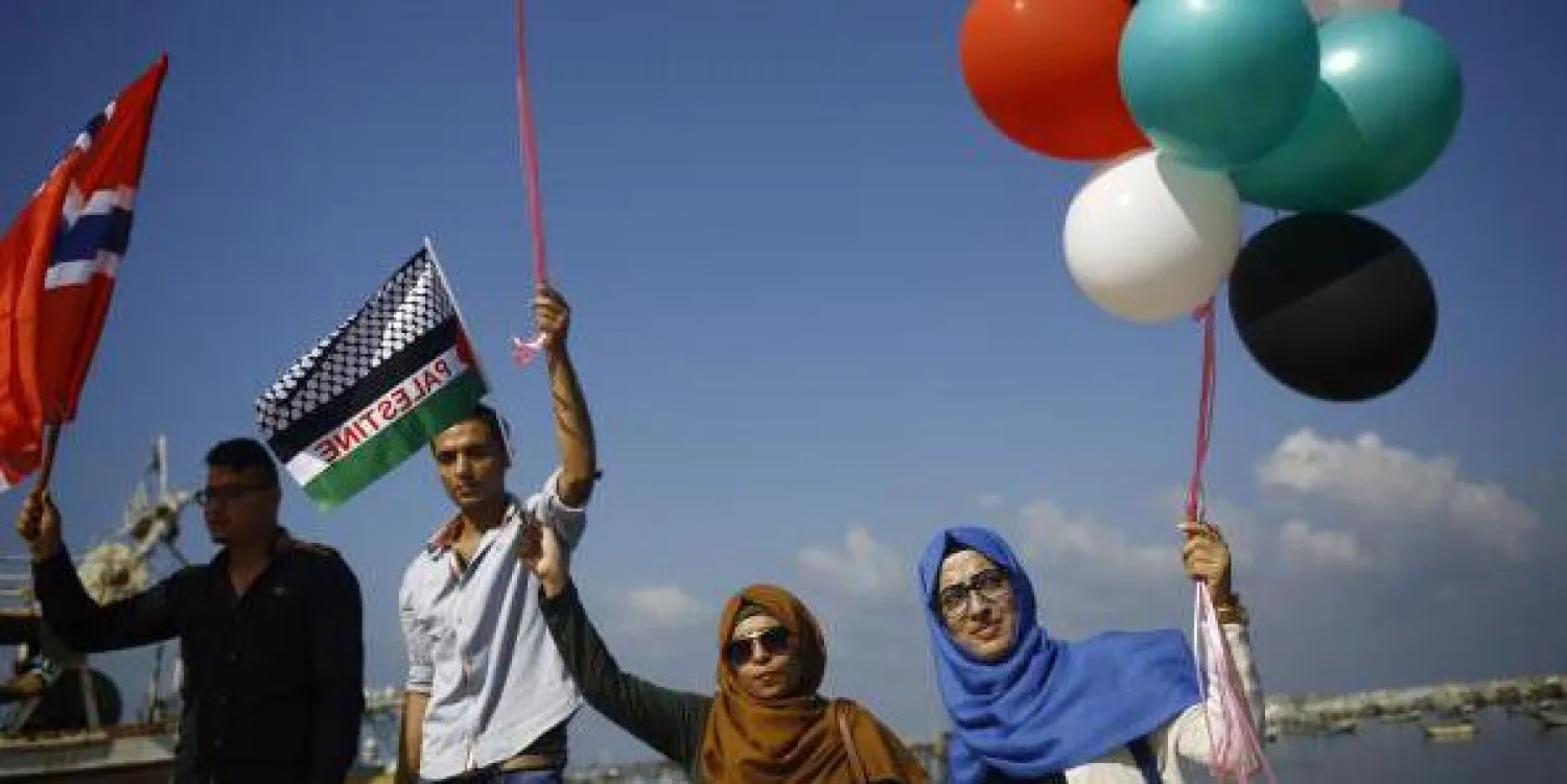 15 امرأة يحاولن كسر الحصار عن غزة