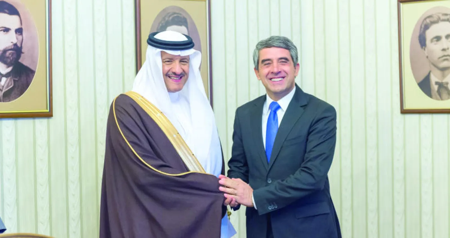 الرئيس البلغاري مستقبلاً الأمير سلطان بن سلمان
