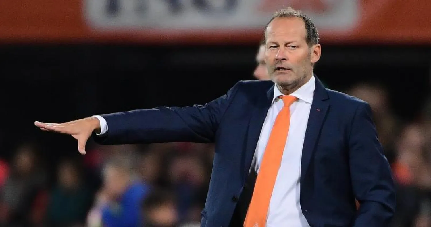 مدرب هولندا يحذر لاعبيه من «الرعونة» أمام فرنسا