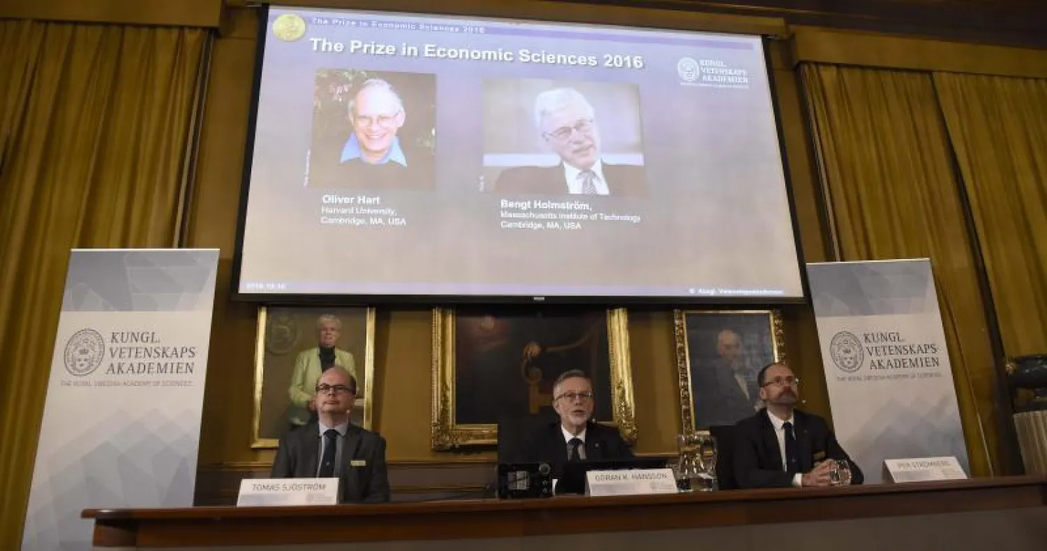 عالمان يفوزان بجائزة نوبل للاقتصاد لعام 2016