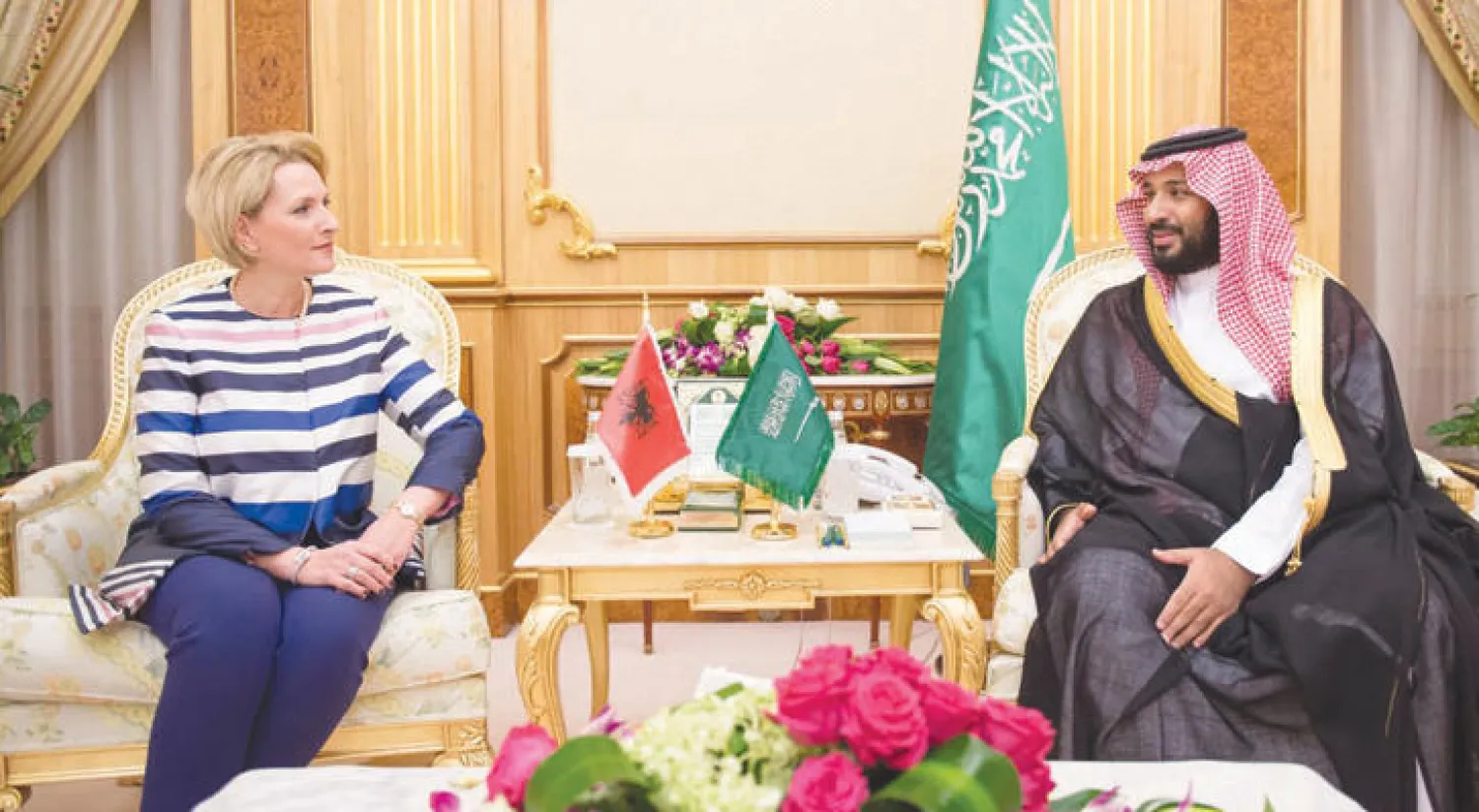 ولي ولي العهد السعودي ووزيرة الدفاع الألبانية خلال مباحثات الجانبين أمس (واس)