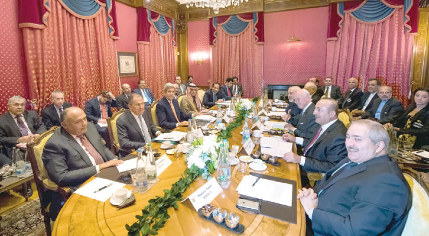 جانب من اجتماع لوزان الذي عقد حول ملف الأزمة السورية بحضور وزراء خارجية دول عربية وغربية (رويترز)