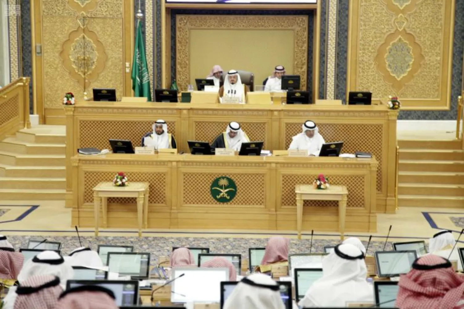 «الشورى» السعودي يطالب بنك التسليف بدعم برامج الأسر المنتجة والتوسع فيها