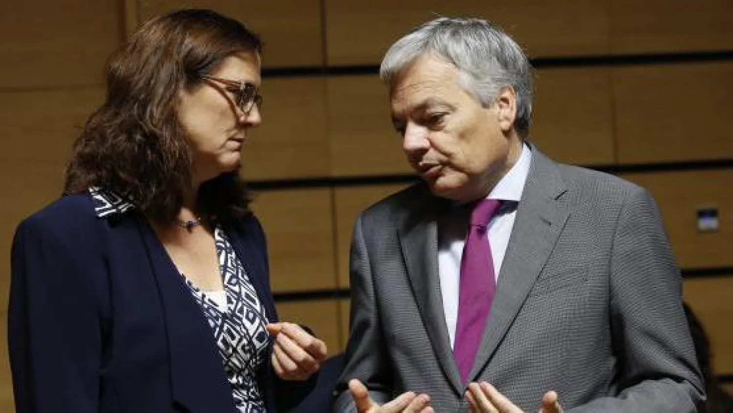 مفوضة في «الأوروبي» تستبعد موافقة وزراء الاتحاد على اتفاق التجارة مع كندا