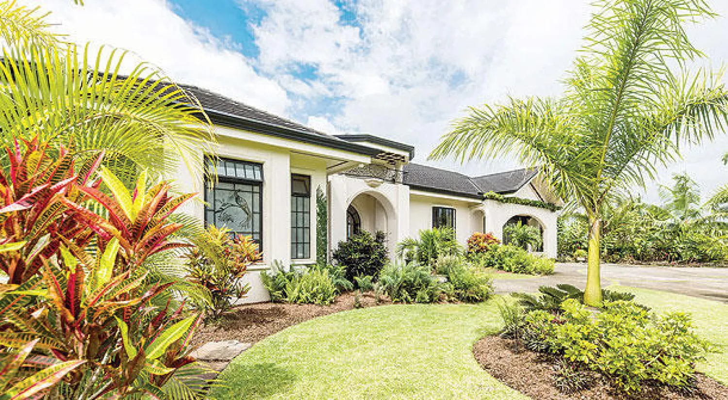 منزل مكون من ثلاث غرف نوم يطل على بحيرة أرينال في كوستاريكا (نيويورك تايمز)