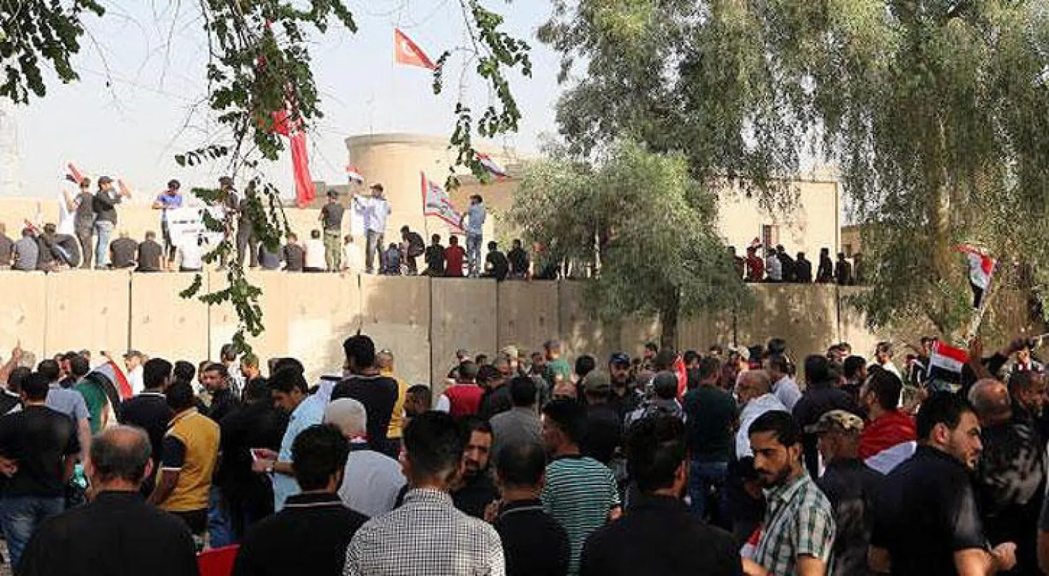 تظاهرات أمام السفارة التركية ببغداد للمطالبة بسحب قواتها من العراق