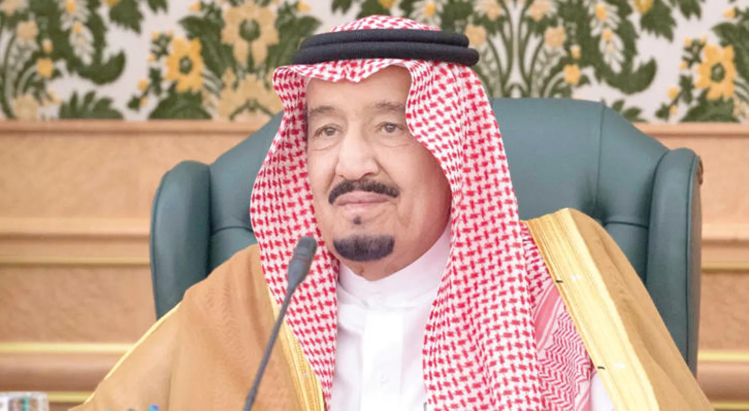 خادم الحرمين الشريفين الملك سلمان بن عبد العزيز لدى ترؤسه اجتماع مجلس إدارة دارة الملك عبد العزيز  (واس)