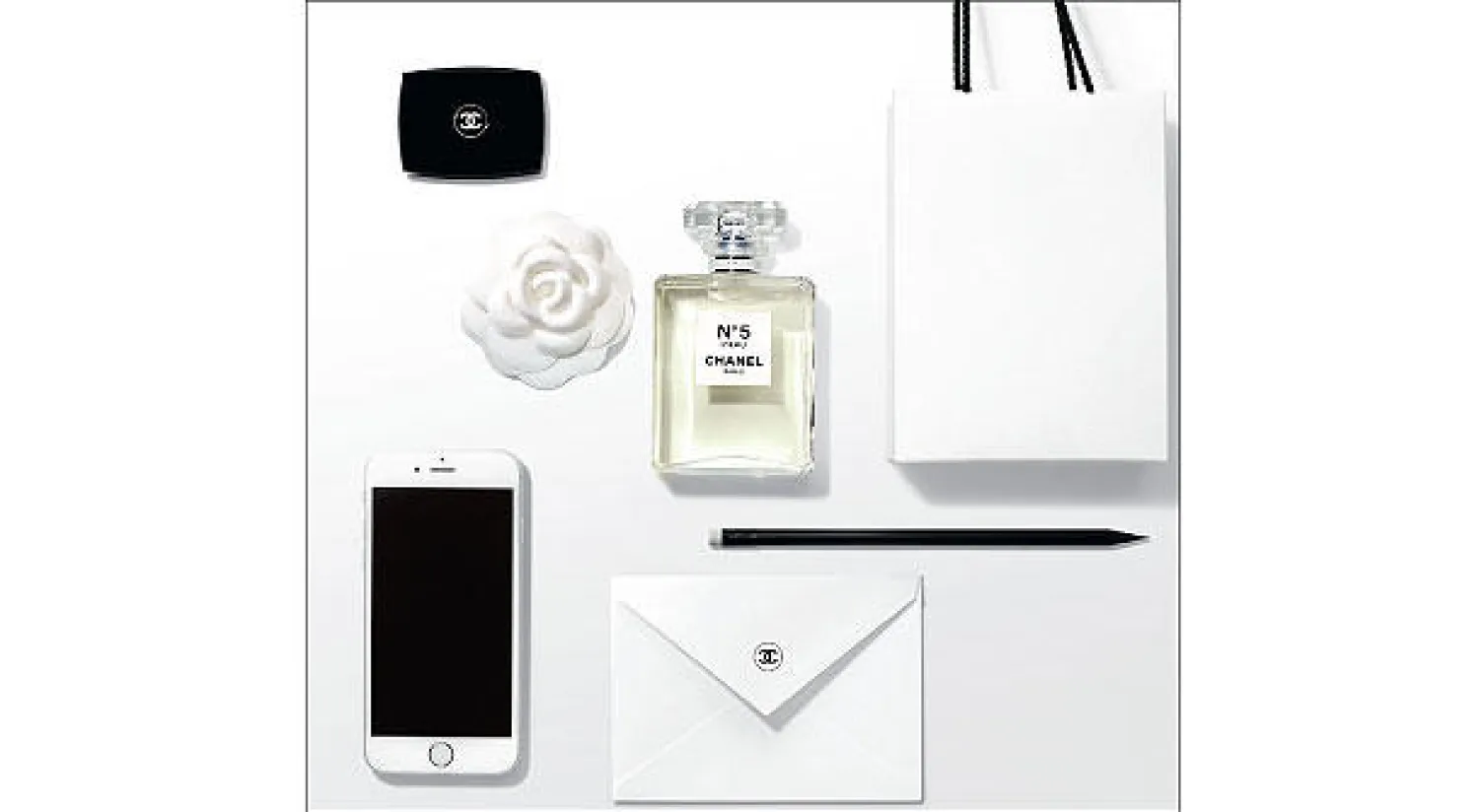 لك من «شانيل».. باقة ورد وياسمين