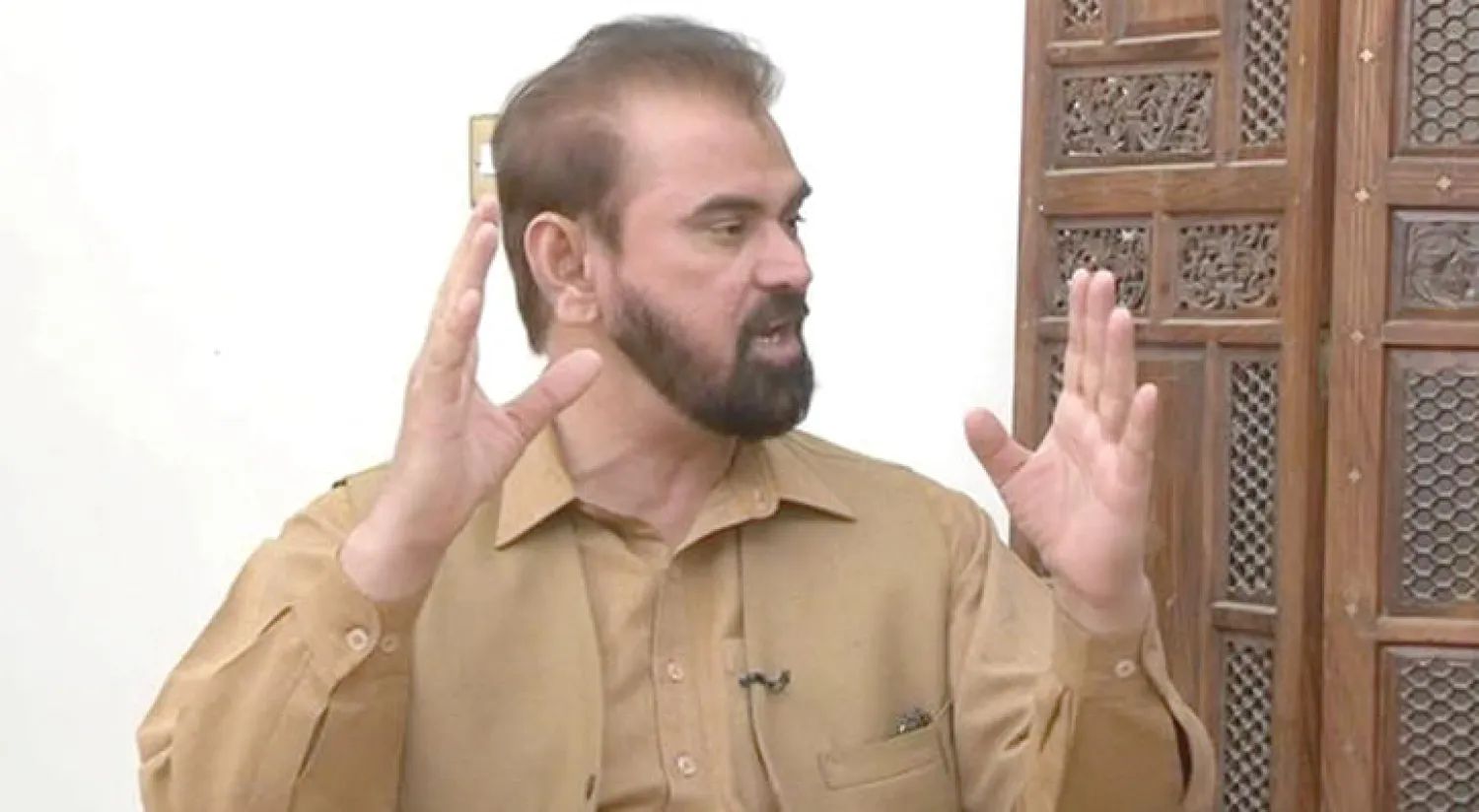 عبد الغفار عزيز مسؤول العلاقات الخارجية والرجل الثاني في «الجماعة الإسلامية» الباكستانية