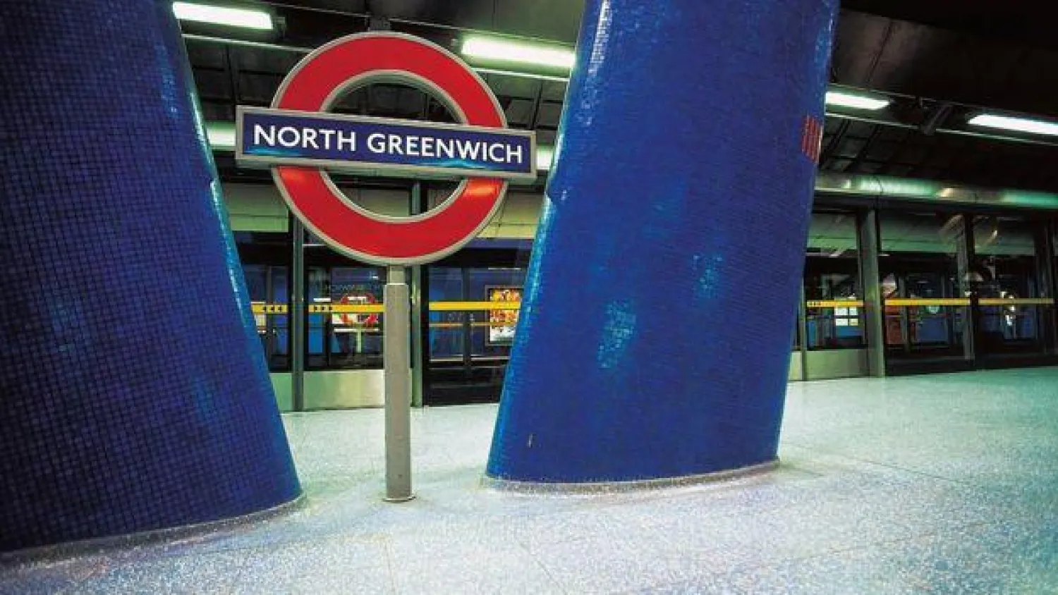 طرد مثير للشبهات في قطار أنفاق لندن.. والشرطة تعتقل مشتبهًا به