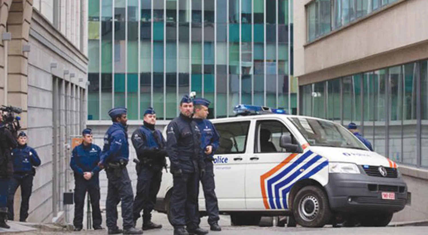 قوات من الشرطة البلجيكة امام محكمة بروكسل أمس